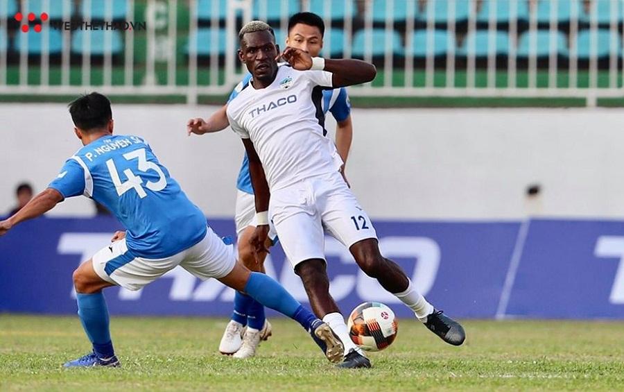 Tạm nghỉ vì COVID-19, các đội bóng V.League rục rịch thay đổi ngoại binh