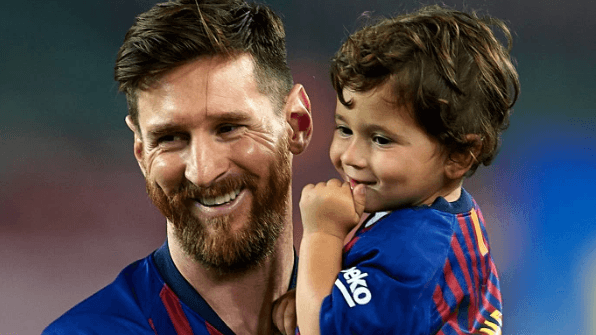 Mateo Messi bắt chước cách ăn mừng bàn thắng đặc biệt của cha