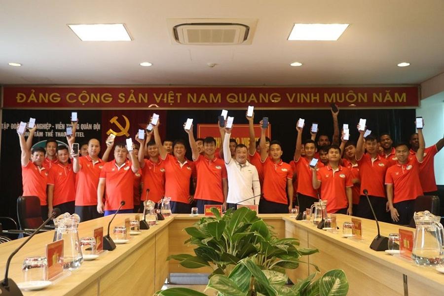 Cầu thủ Viettel nhắn tin ủng hộ, chung tay đẩy lùi dịch COVID-19