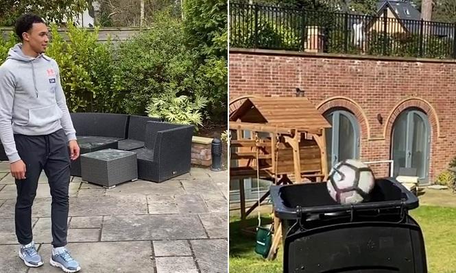 Ngôi sao Liverpool và MU thử tài sút bóng siêu đẳng khi cách ly