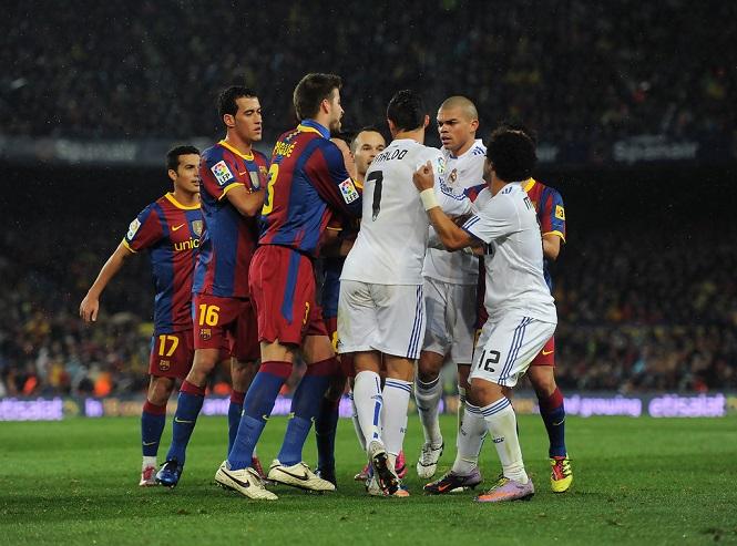 Ronaldo từng bị cựu sao Barca “cà khịa” thế nào trong trận Siêu kinh điển?