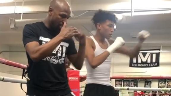 Tập luyện chuyên sâu: Floyd Mayweather dạy sai kỹ thuật Boxing cho con trai và những điều cần lưu ý