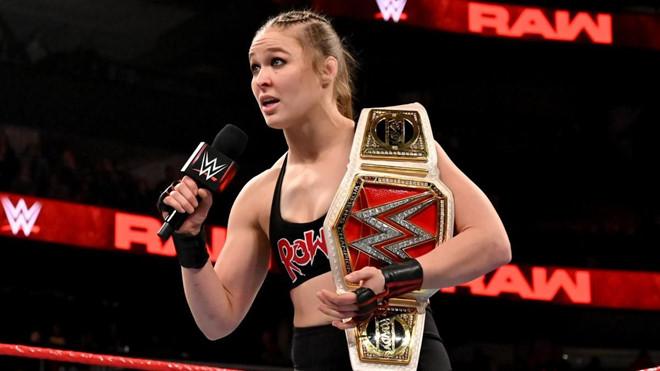 Ronda Rousey khẩu chiến với WWE