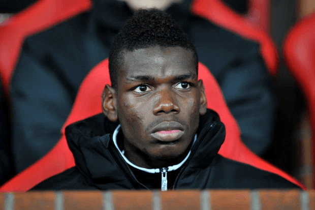 Pogba thất vọng rời MU vì mất suất cho một tiền vệ "bất đắc dĩ"