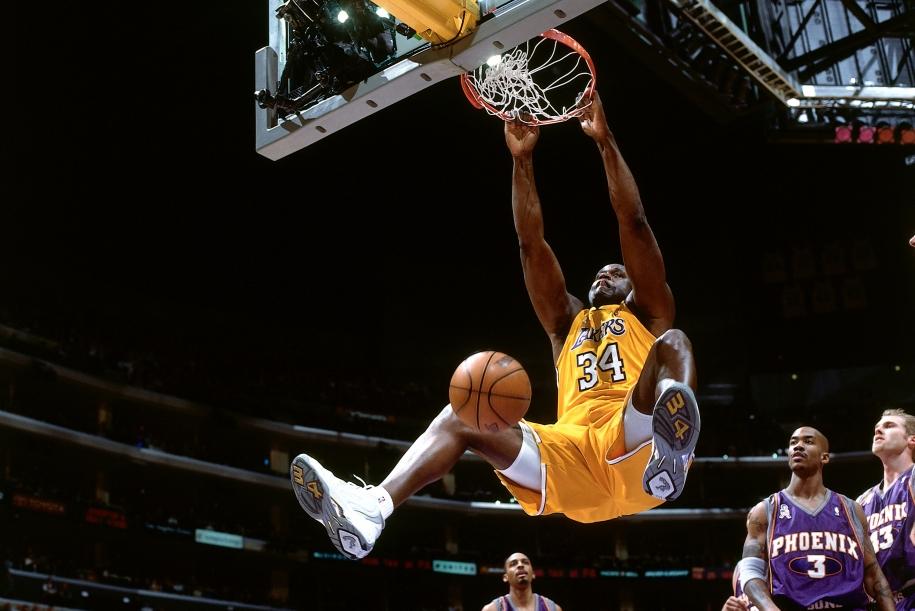 Shaquille O'Neal từng bị truất quyền thi đấu vì ... quá khỏe