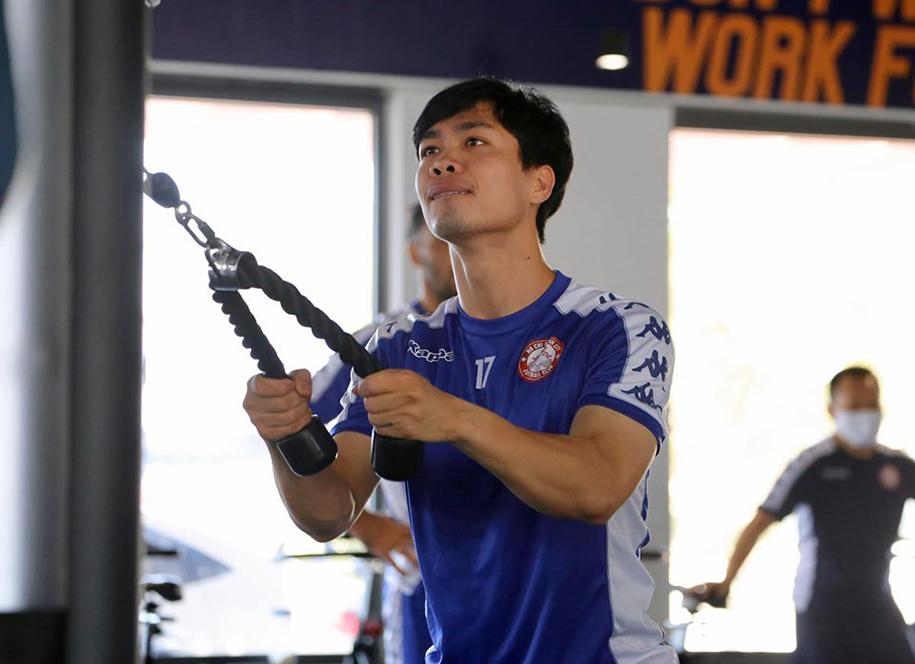 Nghỉ hơn 40 ngày, cầu thủ CLB TP. HCM không tăng cân