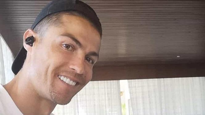 Ronaldo chia sẻ khoảnh khắc đáng yêu với con gái
