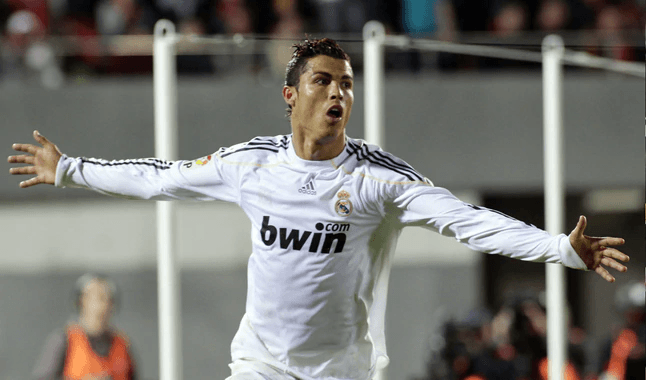 Tròn 10 năm Ronaldo lập cột mốc đặc biệt trong màu áo Real Madrid