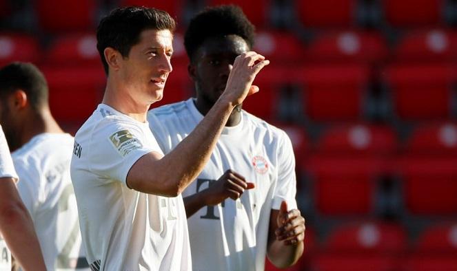 Lewandowski sánh ngang kỳ tích ghi bàn của Messi và Ronaldo