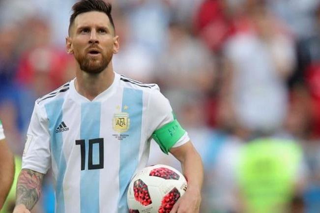 Messi mặc trang phục đặc biệt nhất cho thông điệp ngày 25/5