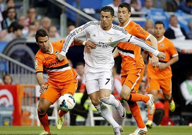 Ronaldo ghi bàn thắng bằng đánh gót gây phấn khích cách đây 6 năm