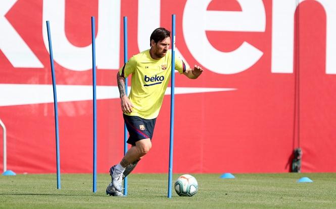 Barca bị nghi ngờ che giấu chấn thương của Messi trên sân tập
