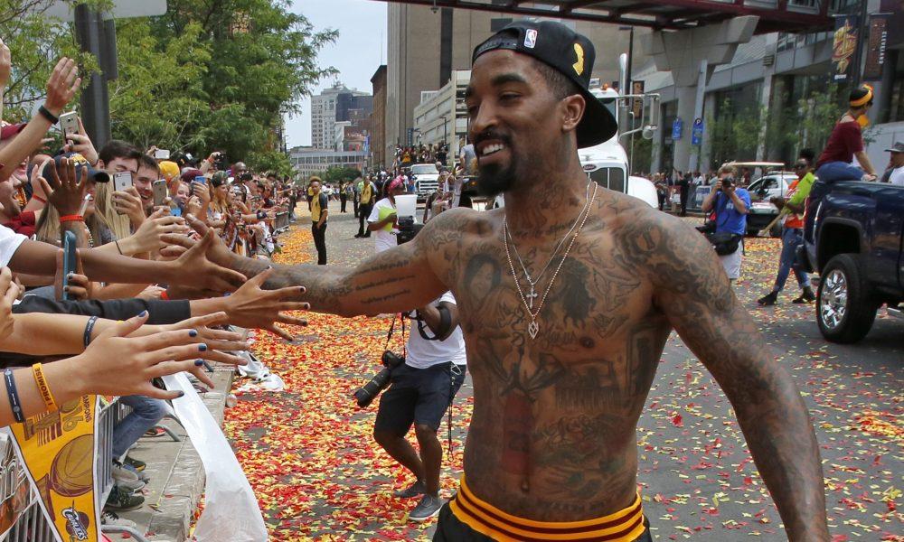 NBA mở lại thị trường chuyển nhượng trước khi tái xuất