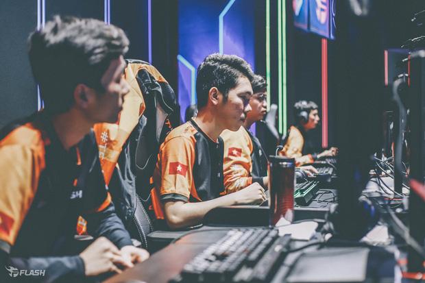 Đội hình thành viên Team Flash LOL tham dự VCS Mùa Hè 2020