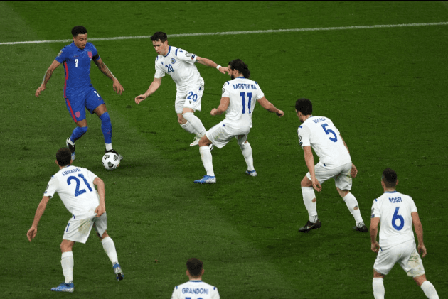 Lingard được so sánh với Messi và Maradona sau trận đấu của tuyển Anh