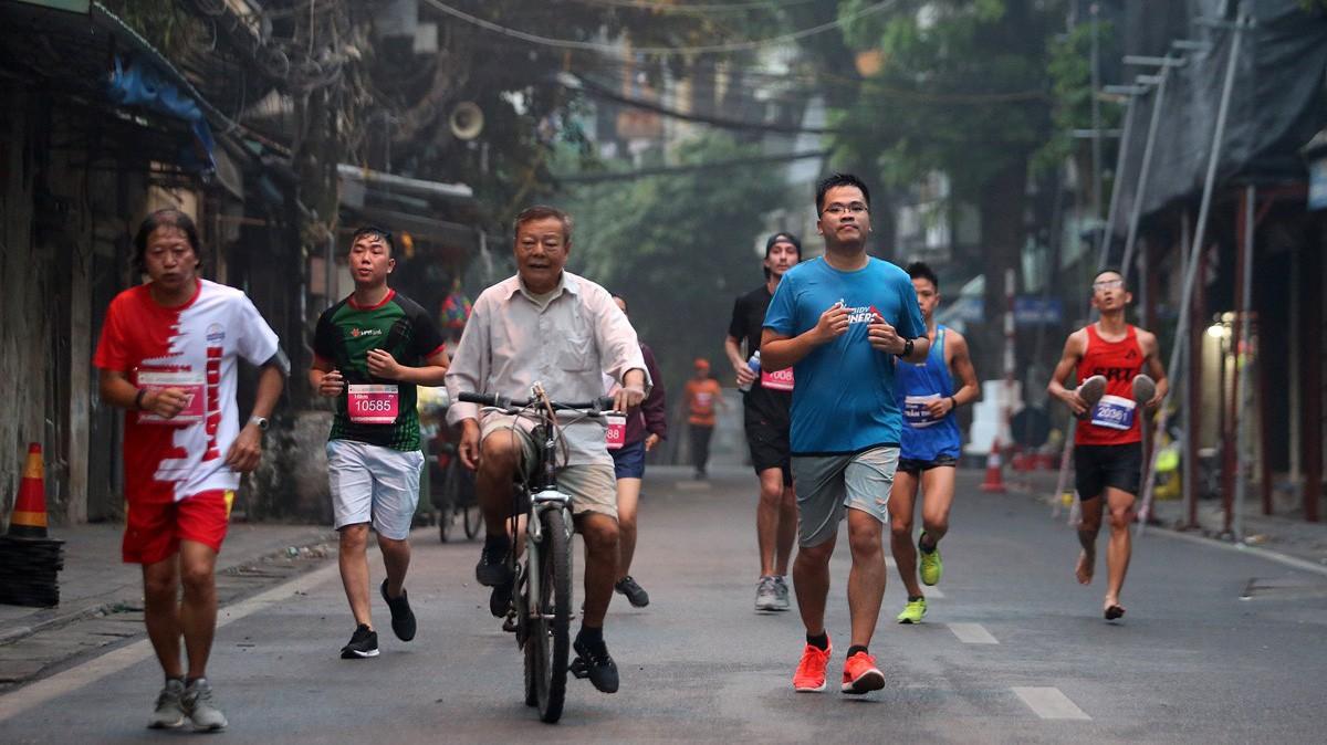 Phạm Thị Huệ vô địch trong lần đầu chạy marathon ở giải chạy di sản Hà Nội
