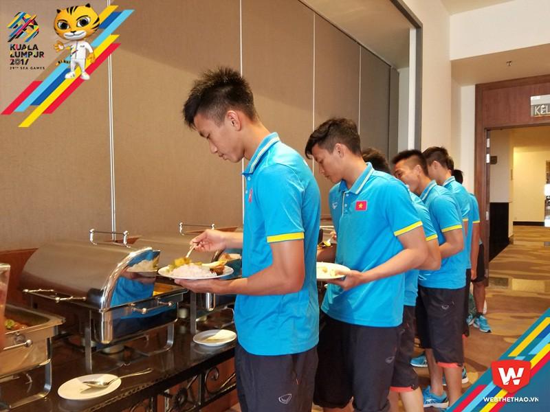 Đội tuyển U22 Việt Nam yêu cầu Việt hóa bữa ăn “5 sao”