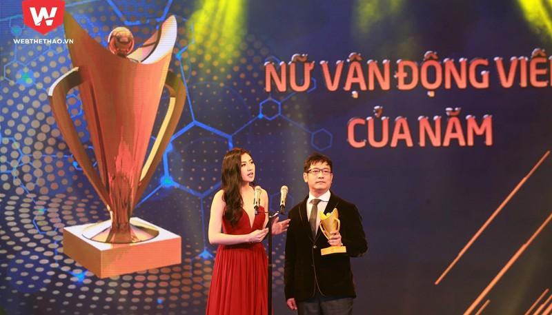 Á hậu Dương Tú Anh rạng rỡ tại Gala Cúp Chiến thắng 2017