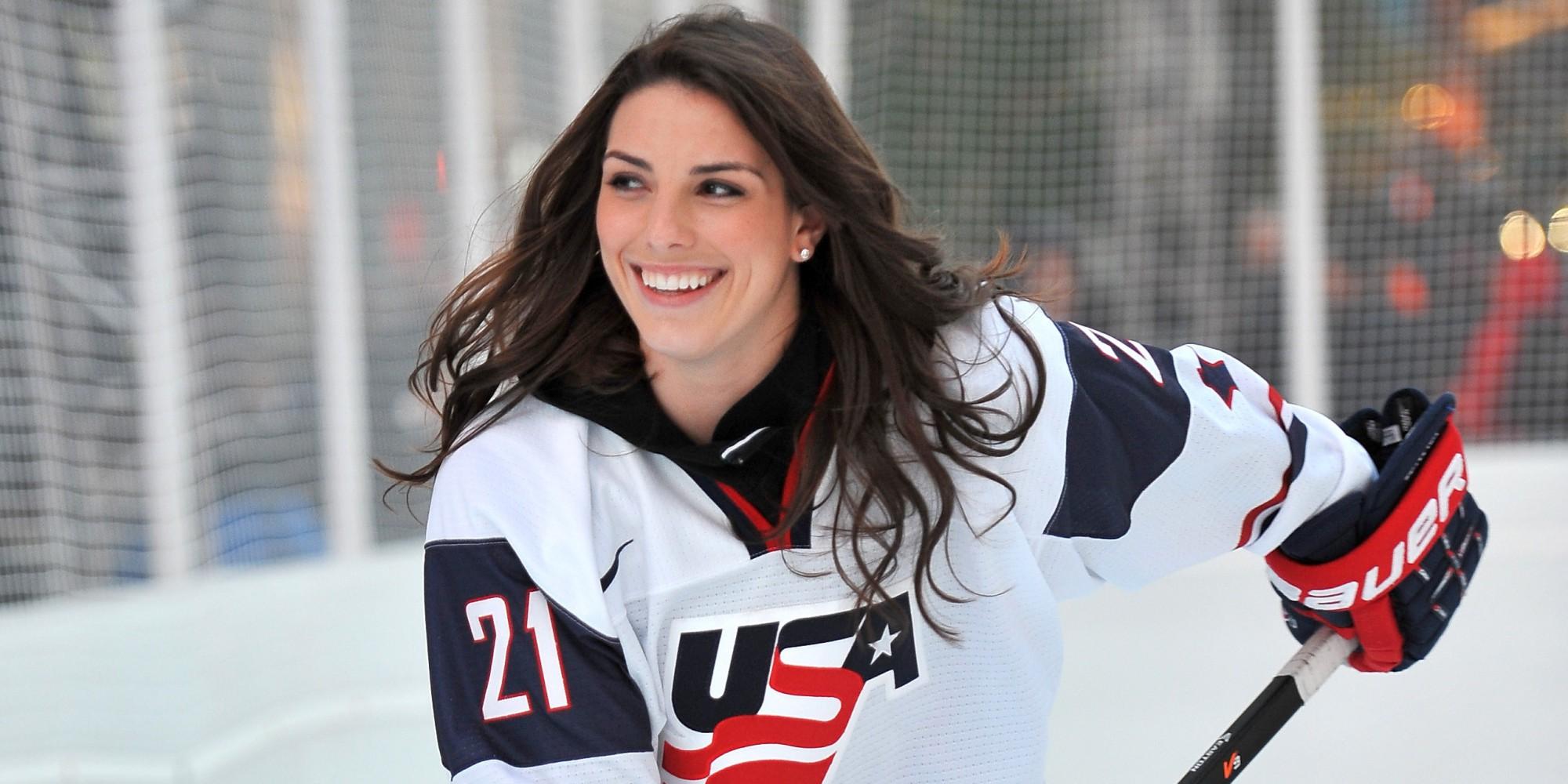 Nụ cười tỏa nắng của VĐV khúc côn cầu Hilary Knight