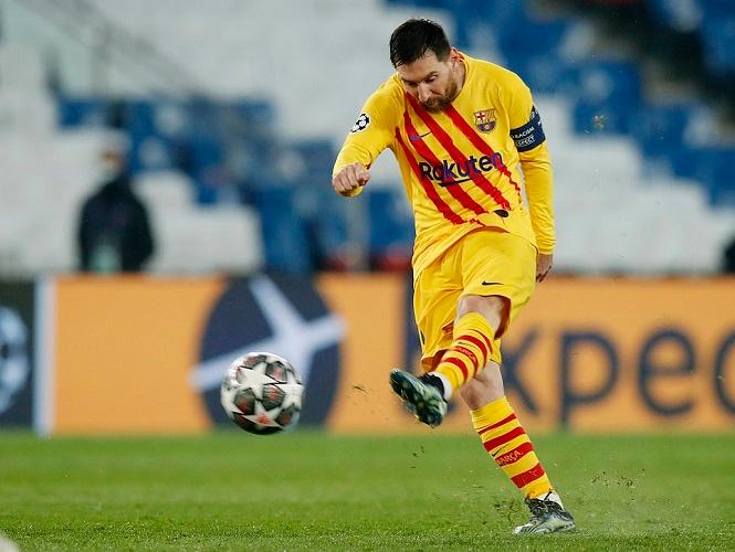 Quả phạt đền sút hỏng của Messi lẽ ra phải thực hiện lại?