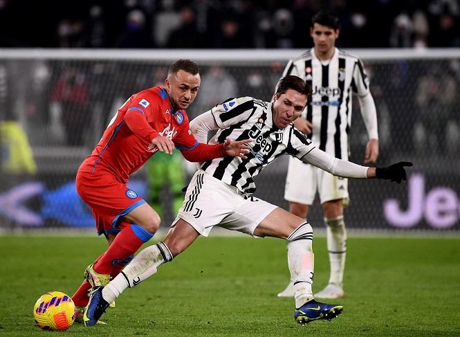 Vì sao 3 cầu thủ Napoli bị cách ly vẫn vào sân gặp Juventus?