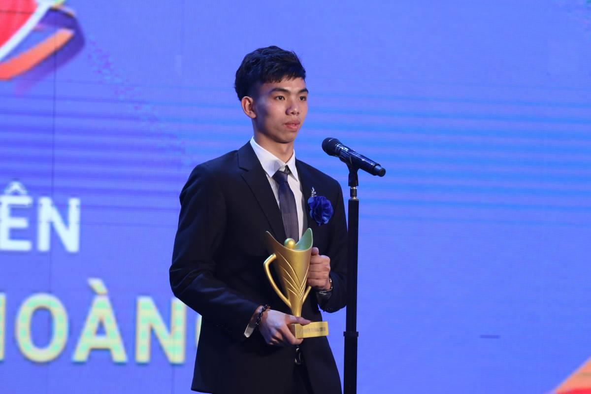“Kình ngư” Nguyễn Huy Hoàng và cuộc đua khốc liệt Nam VĐV của năm Cúp Chiến Thắng 2023