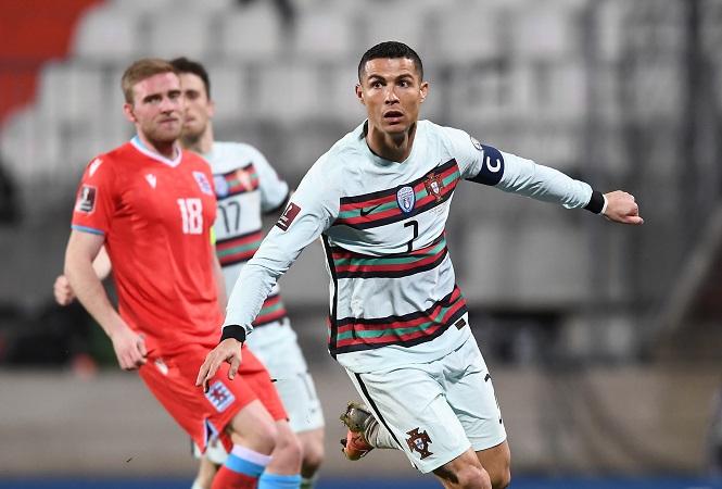 Ronaldo còn kém kỷ lục của Ali Daei bao nhiêu bàn?