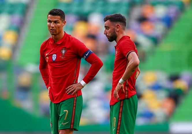 MU khó xử khi Ronaldo sút phạt đền kém hơn Bruno Fernandes