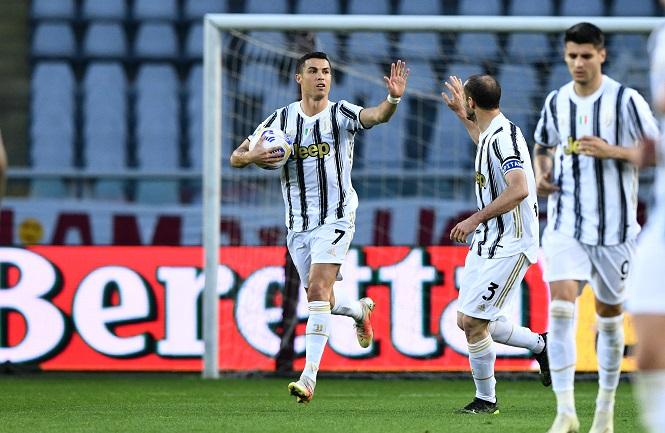Ronaldo ghi bàn nhưng Juventus càng có nguy cơ... trắng tay