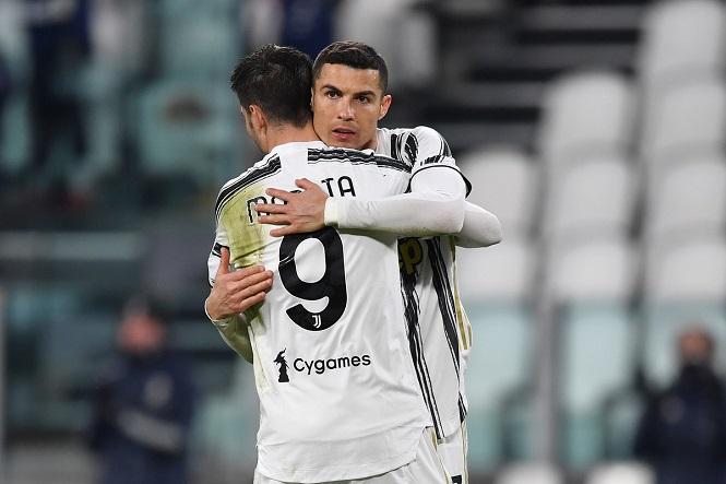 Cristiano Ronaldo bắt kịp cột mốc ghi bàn của Pele