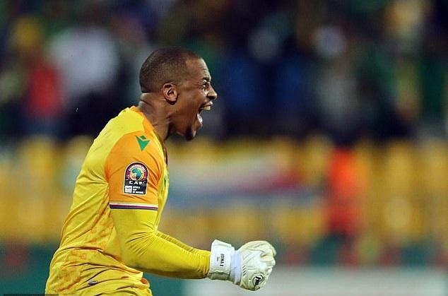 Thủ môn ở Cúp châu Phi gây kinh ngạc về “hat-trick” cứu thua liên tiếp